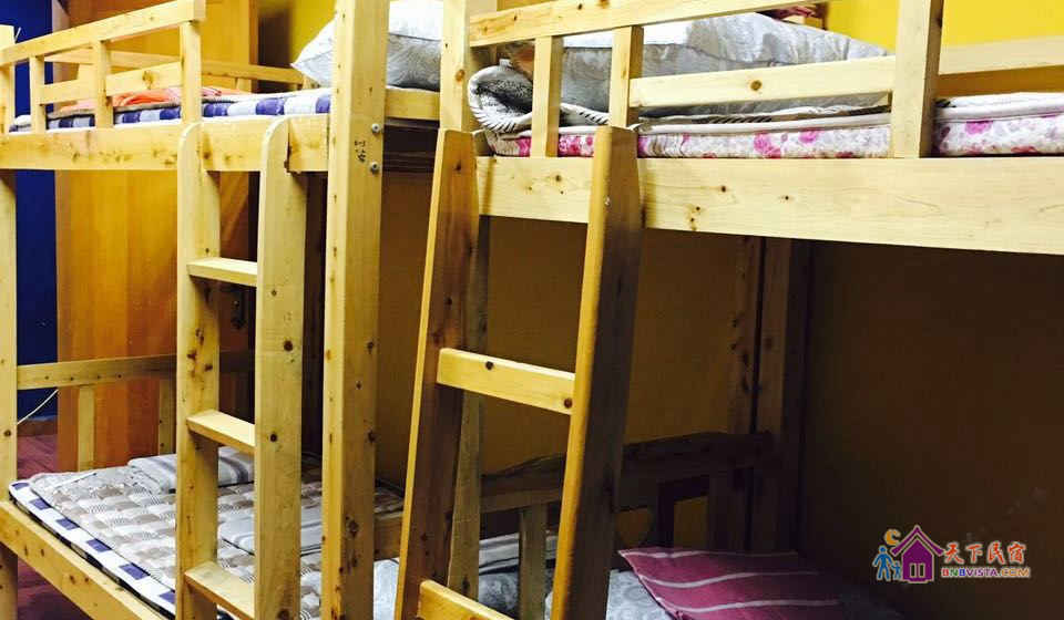 男生空调八人床位间