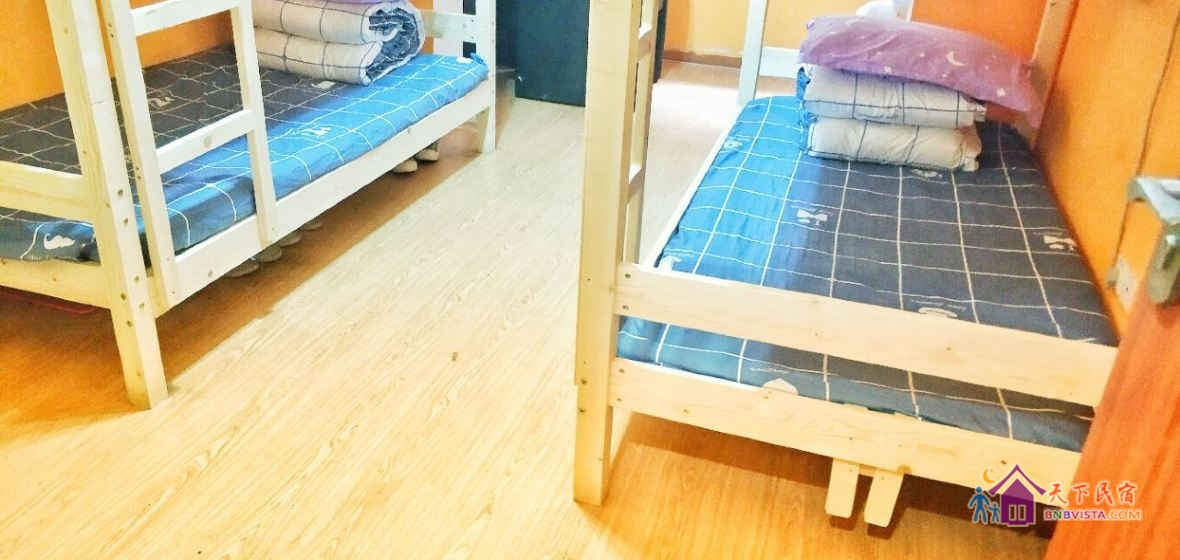 男生六人间(床位房)(公共卫浴)
