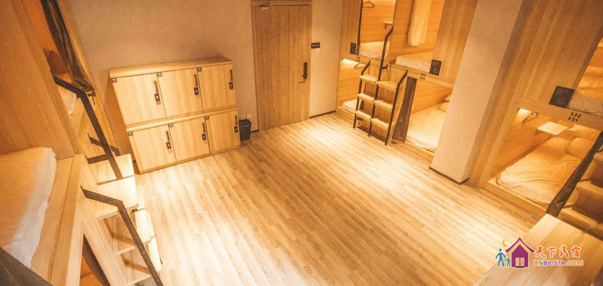 男生10人床位房