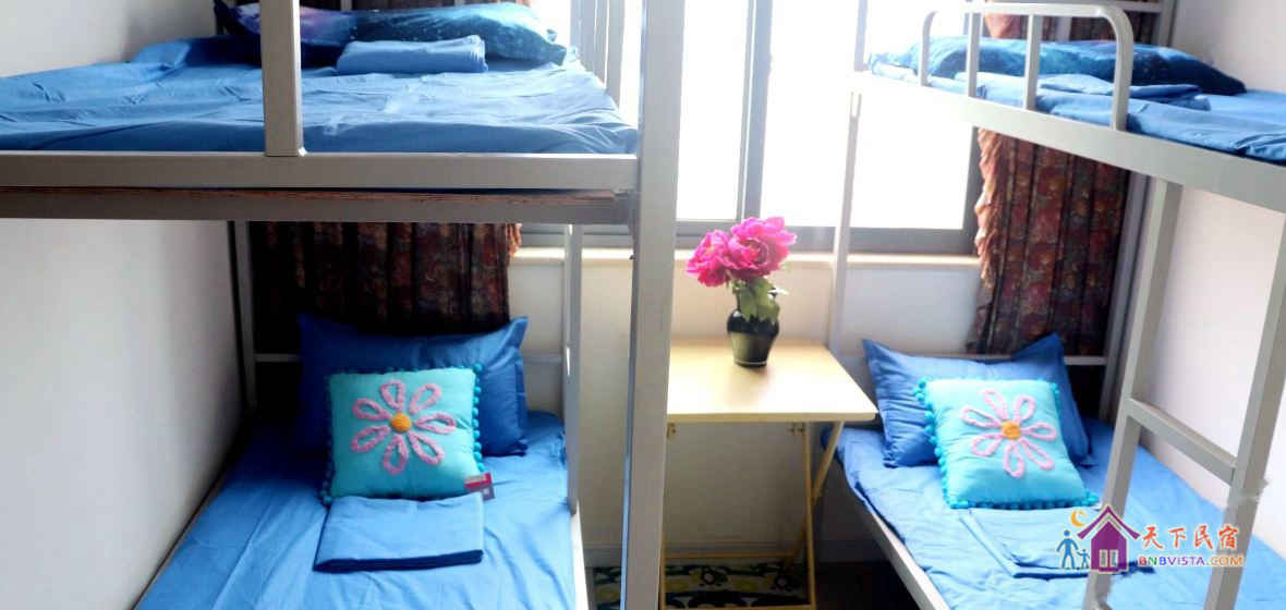 女生四人间（公共卫浴）