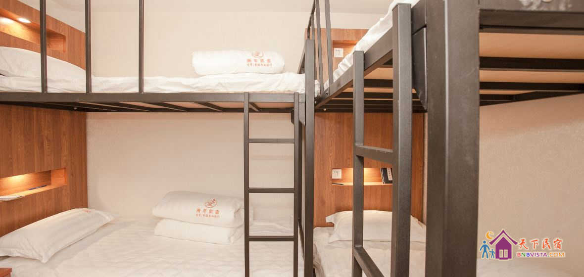 女生四人小黑屋(无窗)