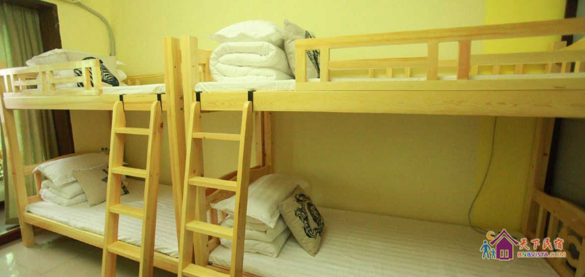 男生八人江景床位房