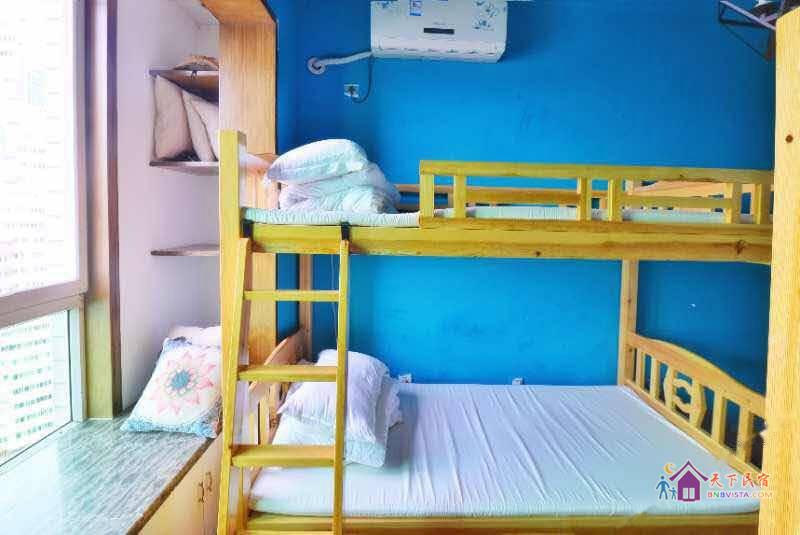 男生四人江景房