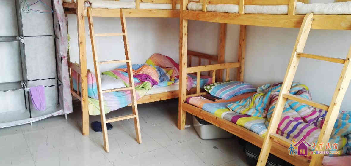 汉子六人床位间