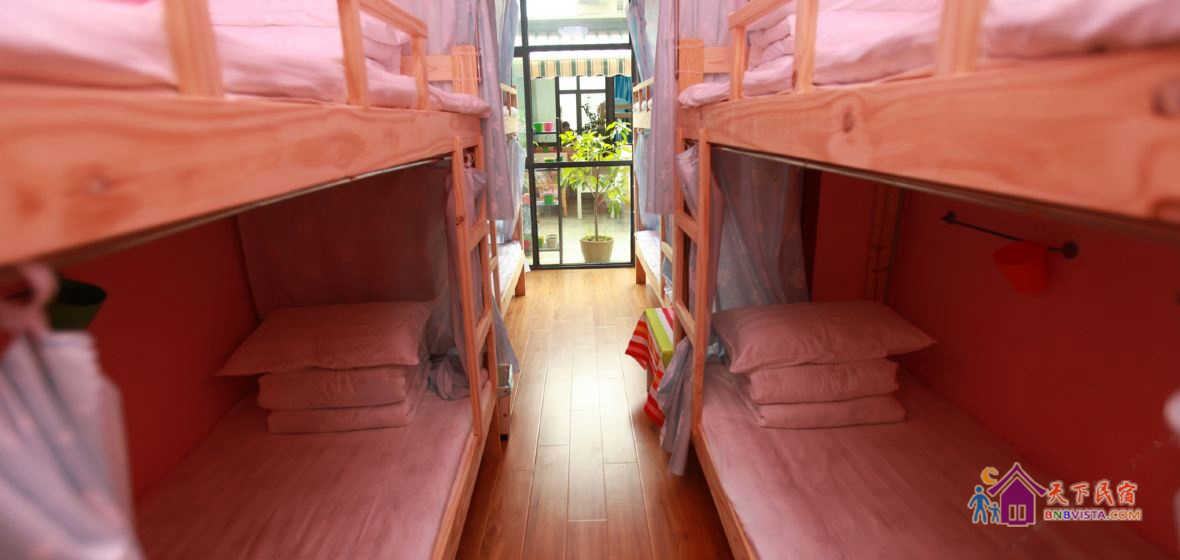 熊猫八人间(床位房)