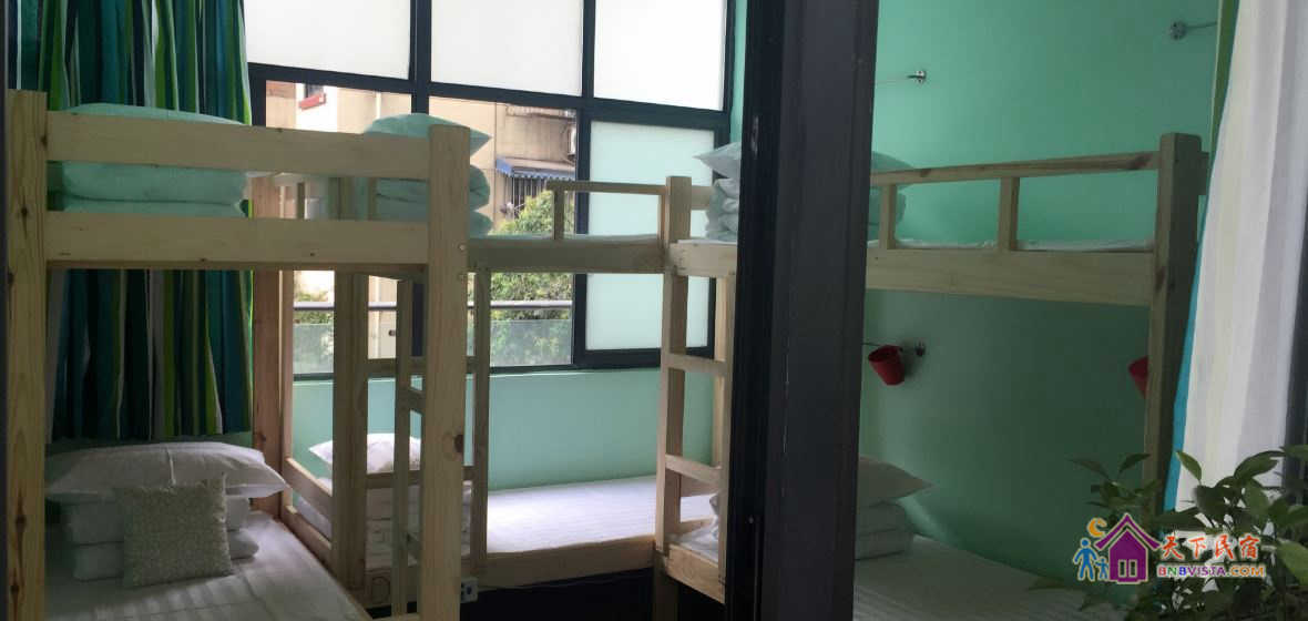 熊猫小姐六人间(按床位卖)