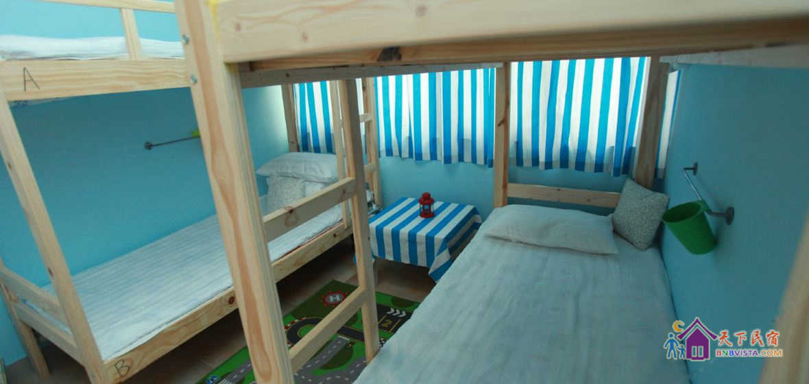 熊猫小姐四人床位间