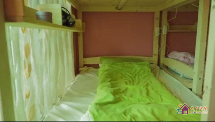 女生观景四人间