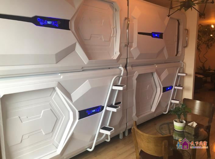 豪华横舱(床位)(公共卫浴)