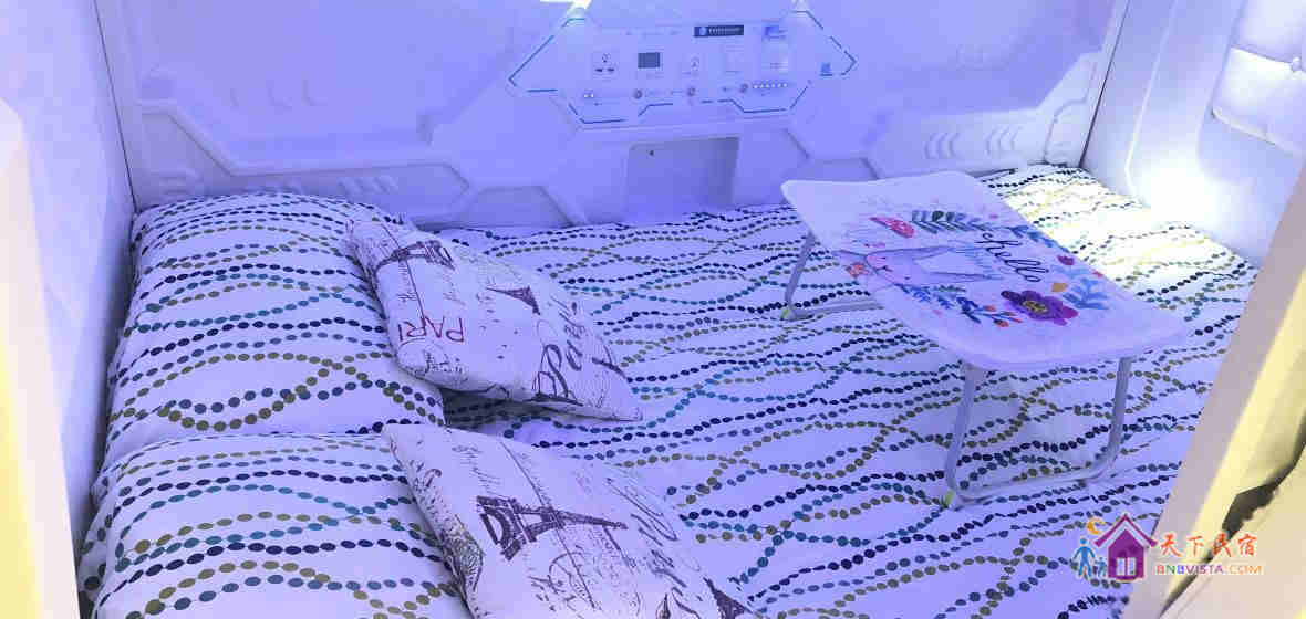 情侣豪华双人横舱(公共卫浴)