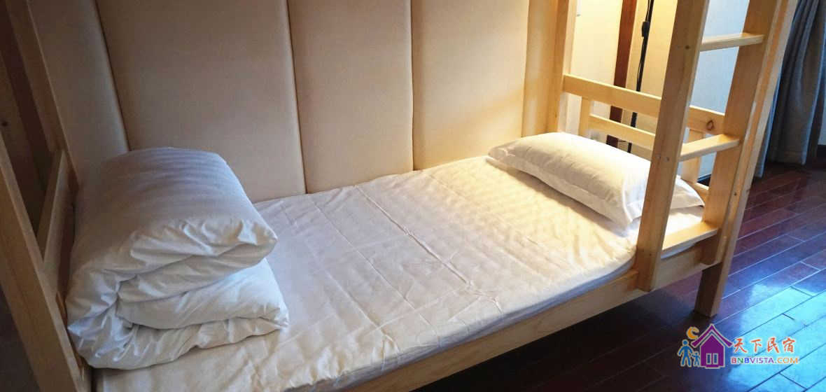 妹子八人夜景床位房