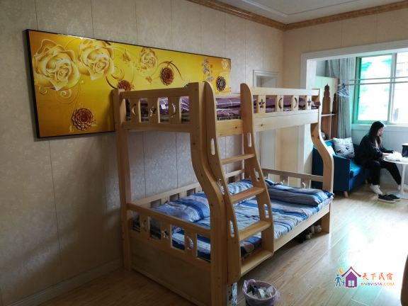 温馨六人间(床位)(公共卫浴)