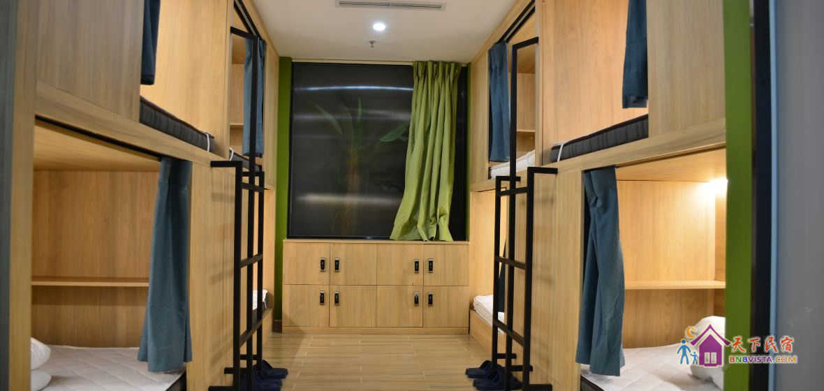 八人间(床位房)