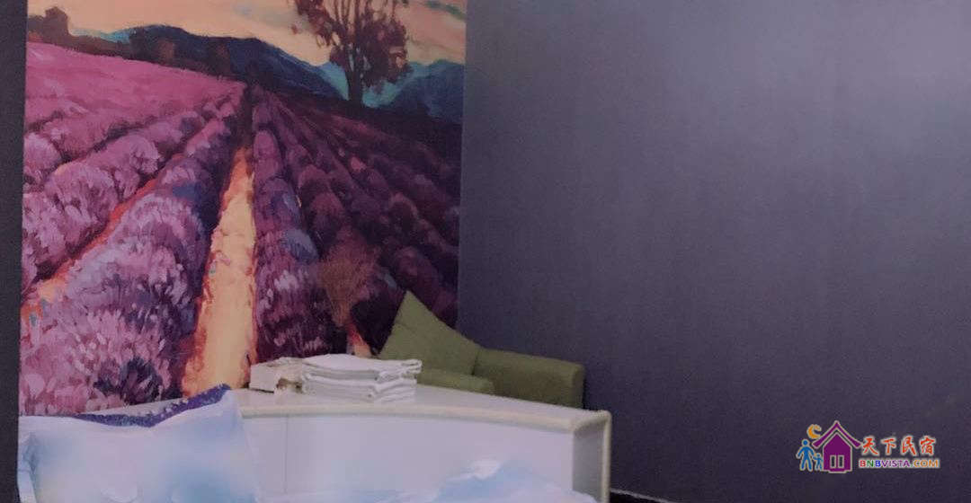 薰衣草主题圆床房