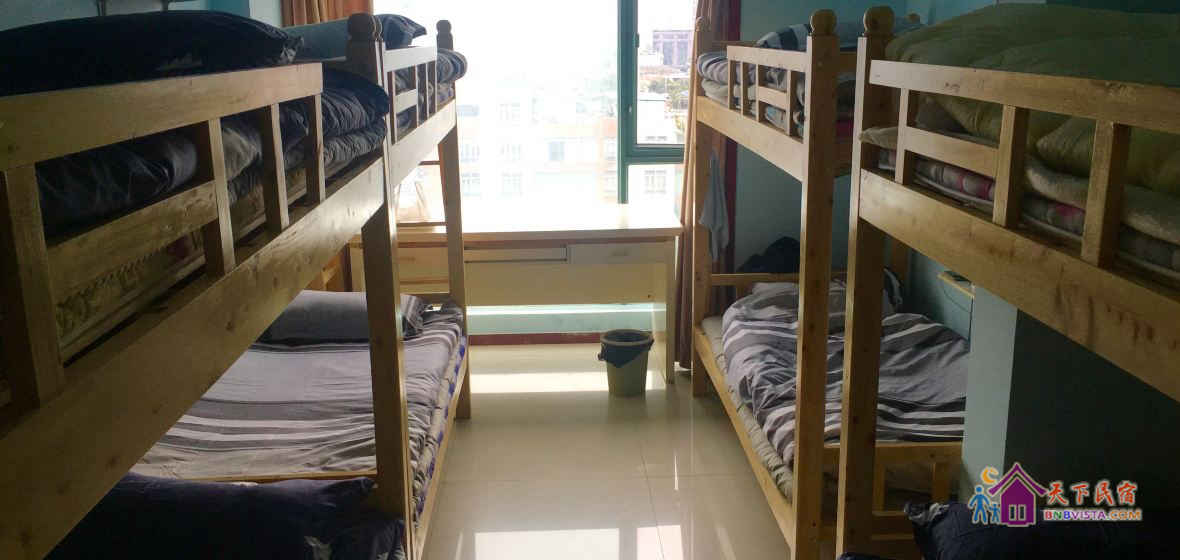 八人间(床位)(公共卫浴)