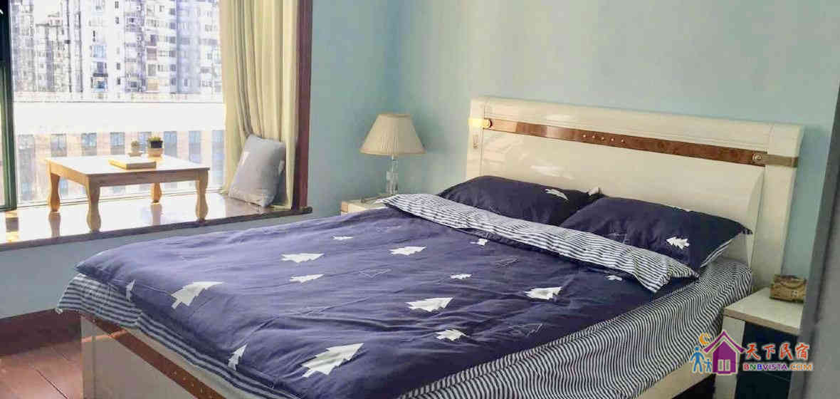 温馨大床房(公共卫浴)