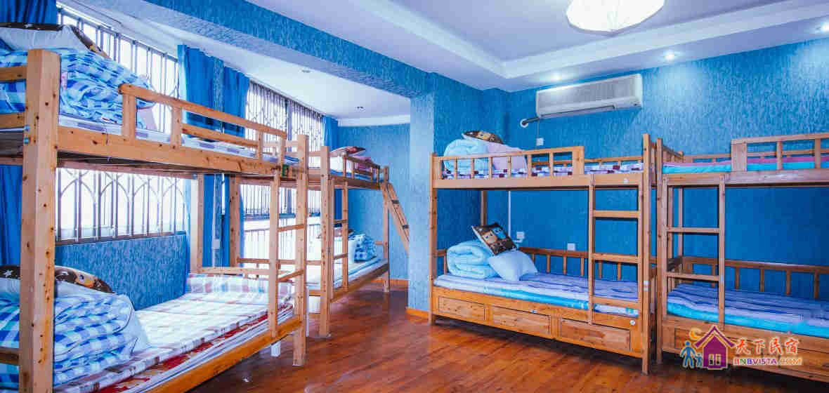 男女混住十人间