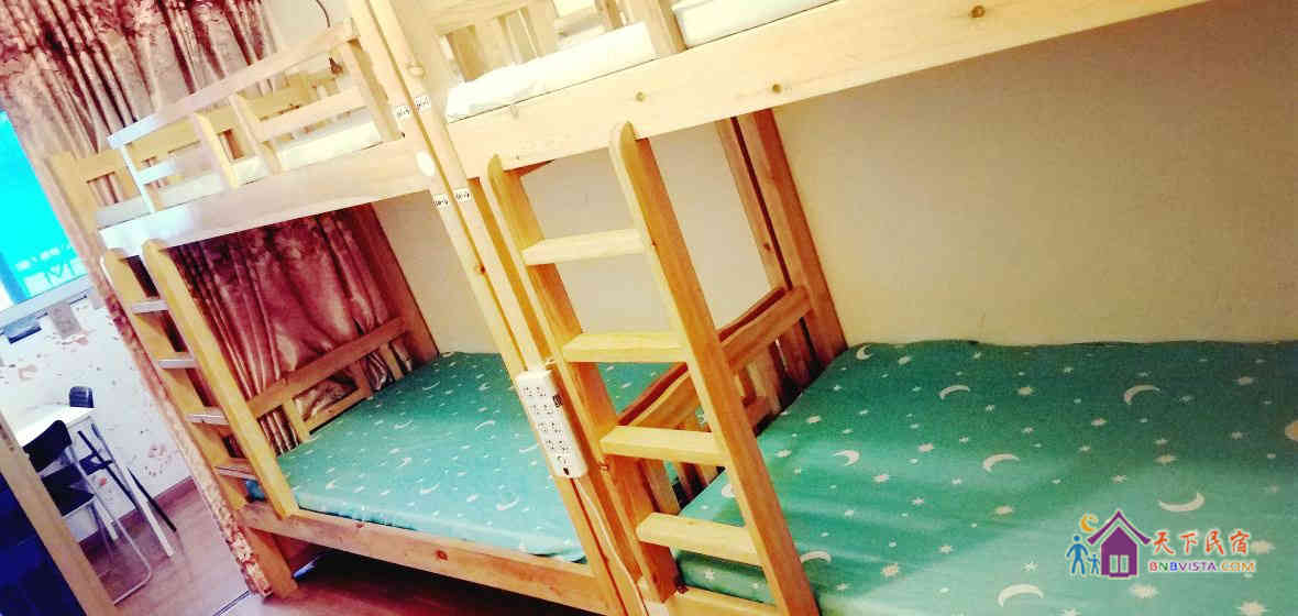 舒适男生四人床位间