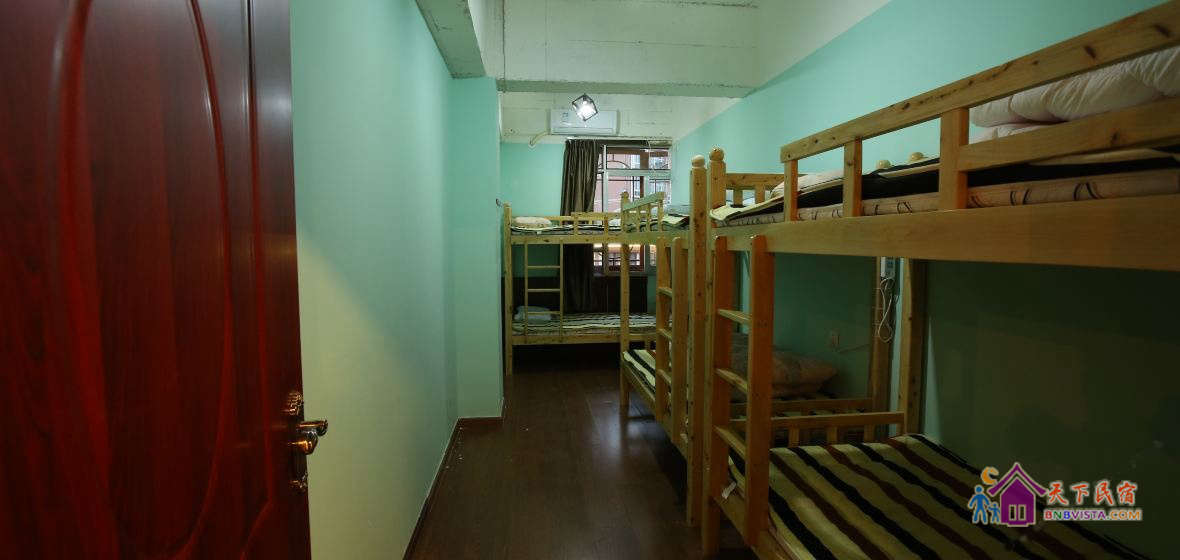 男生六人间(床位)