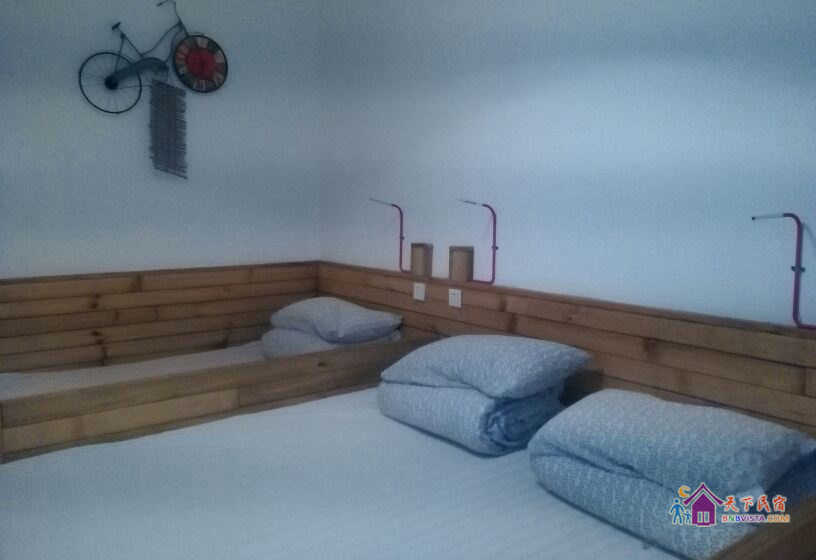 榻榻米女生四人床位间