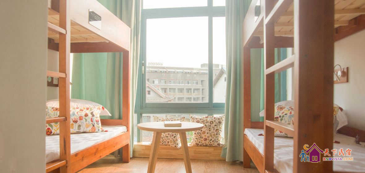 独卫男生4人间(床位)