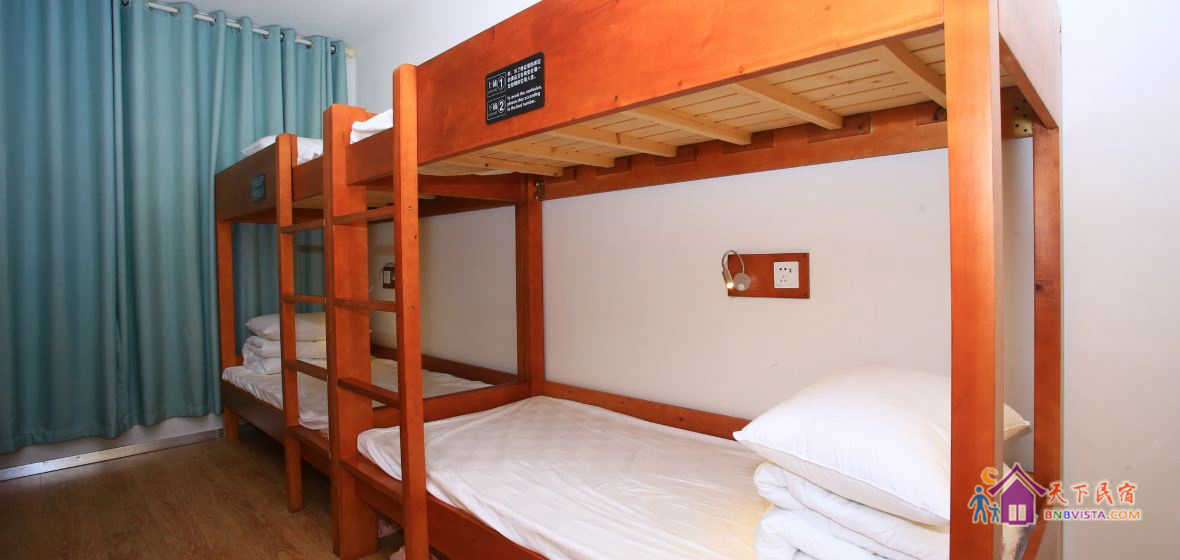 舒适女生8人间(床位)