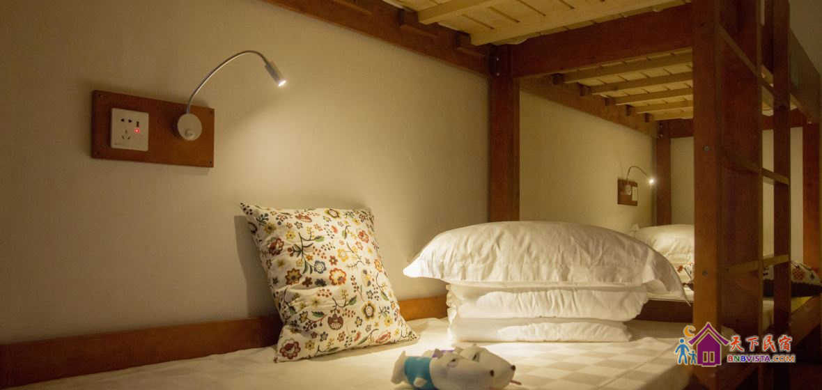 舒适男生8人间(床位)