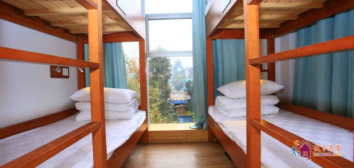 观景男生4人间(床位)