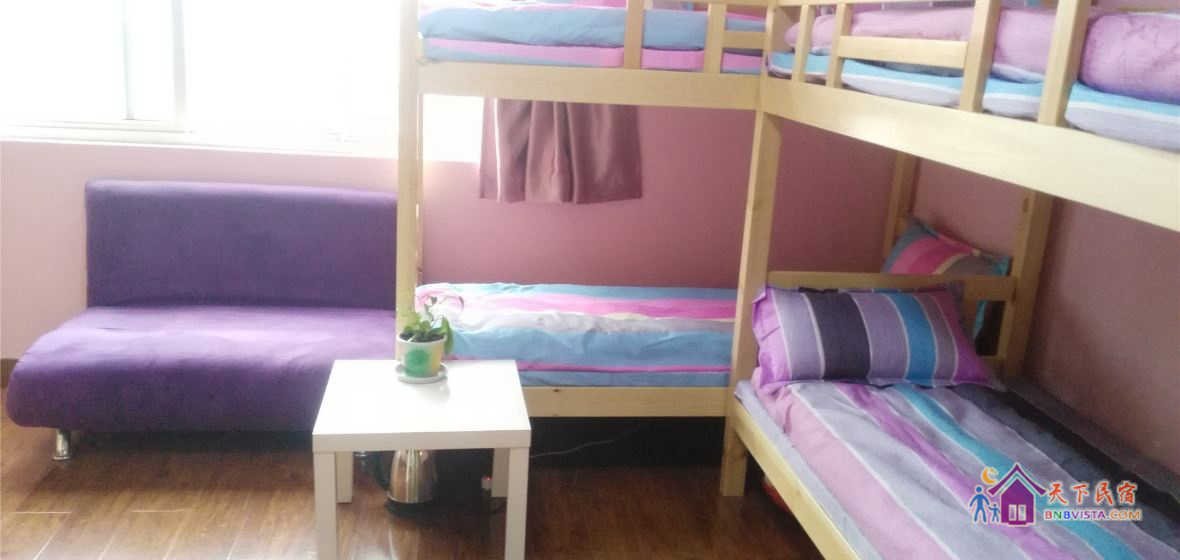 女生阳台观景四人间