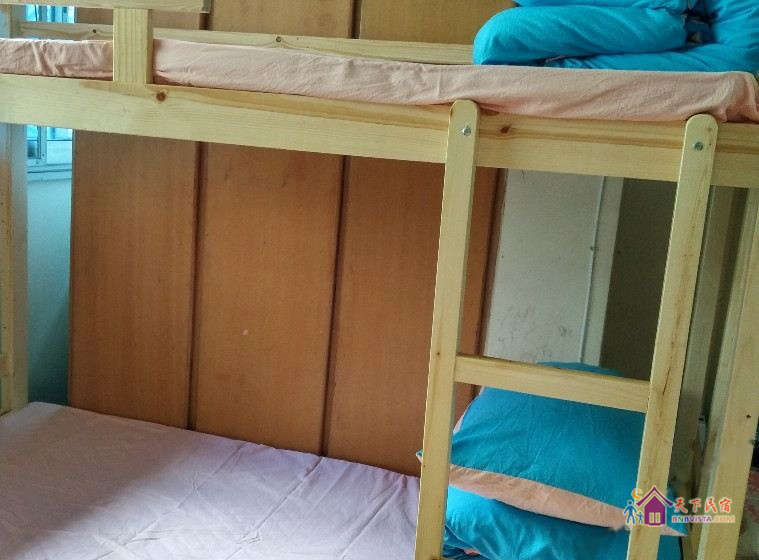 女生八人床位房