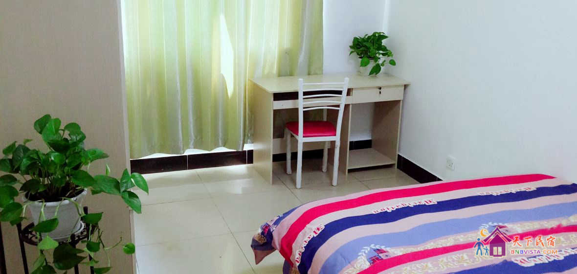 温馨大床房(公用卫浴)