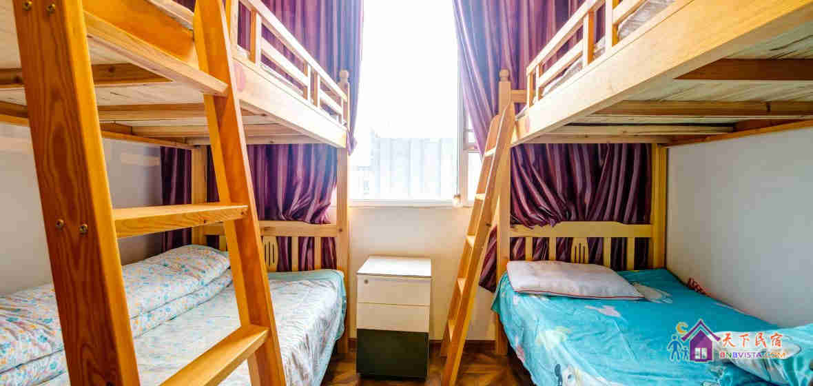 温馨女生床位房