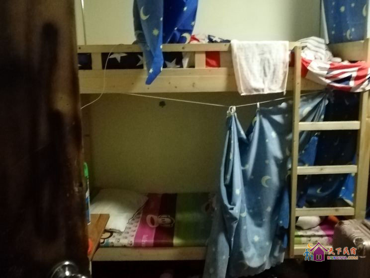 男生夜景六人间(床位)