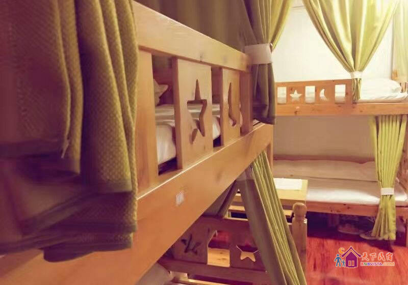 女生四人床位间