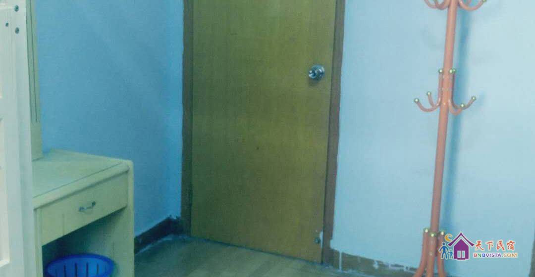 女生阳光八人间床位