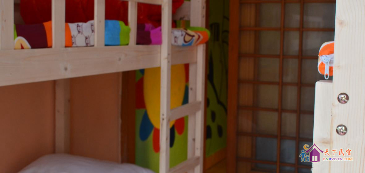 豪华夜景女生四人间床位房