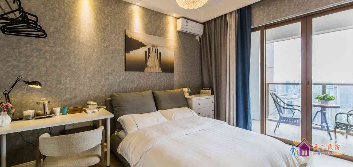 低调的时尚大床房