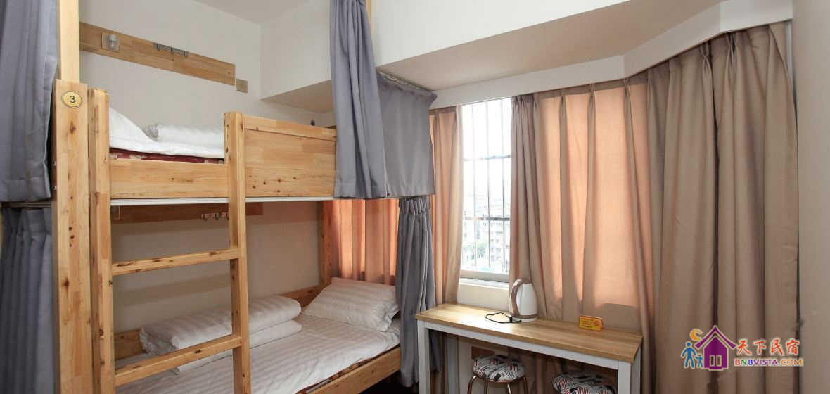 舒适男生四人间