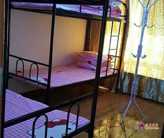 女生四人间床位房