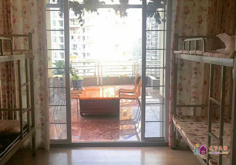 露台景观四人间床位房