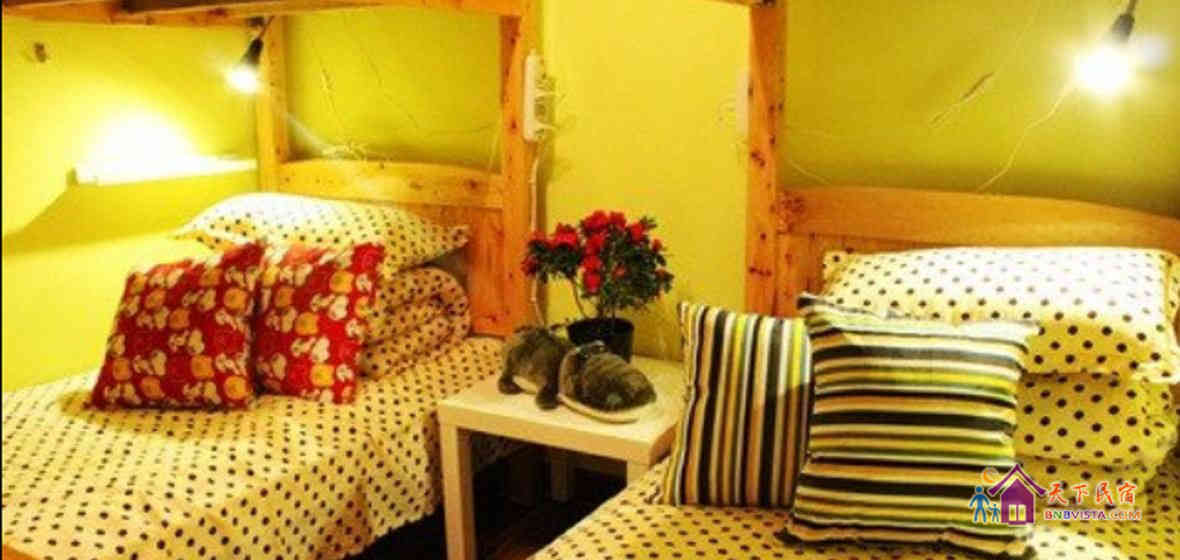 女生四人床位间