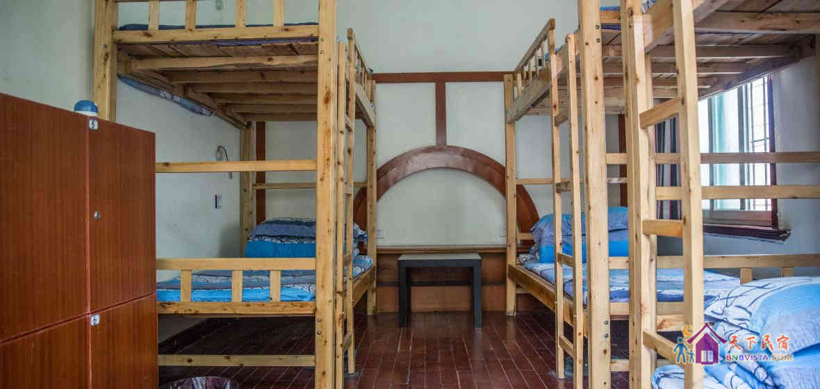 空调男生六人床位房