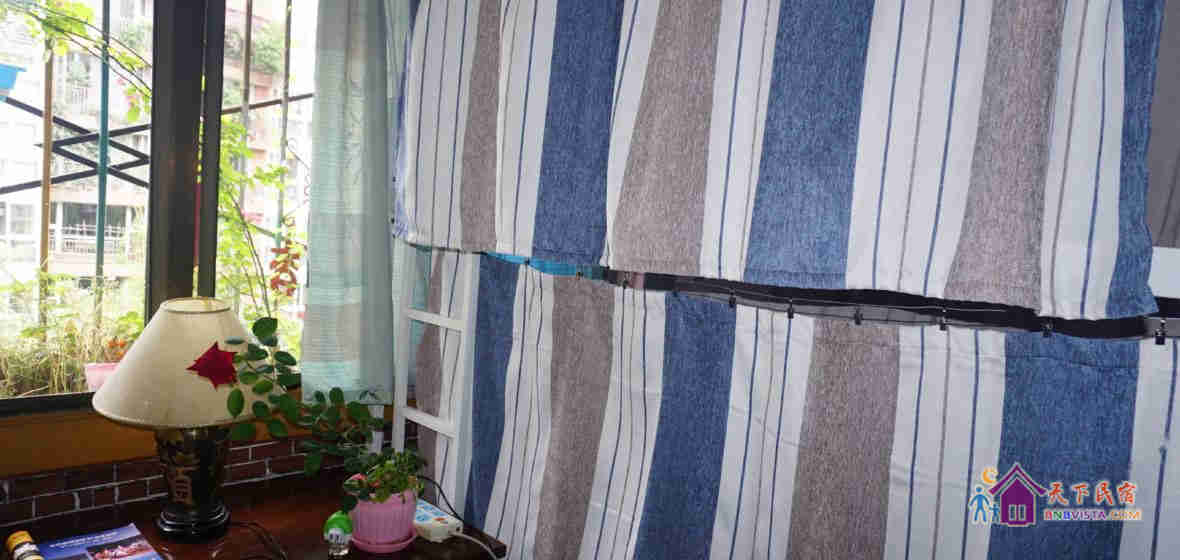 男生四人床位房