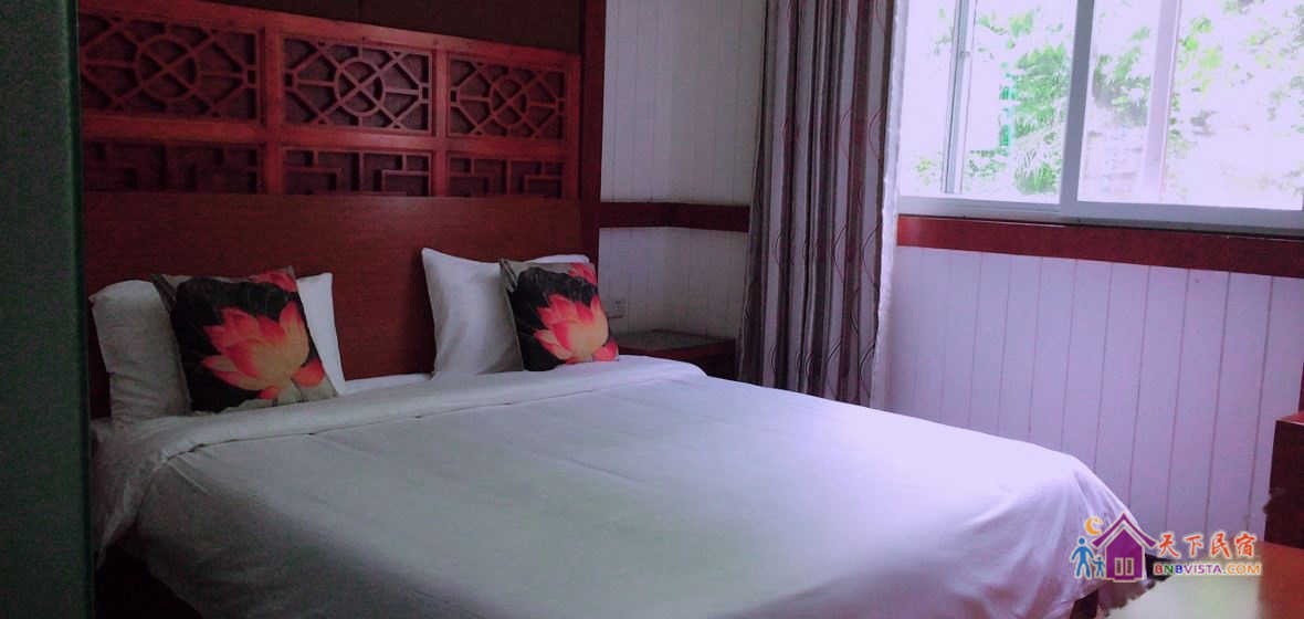 山景豪华大床房