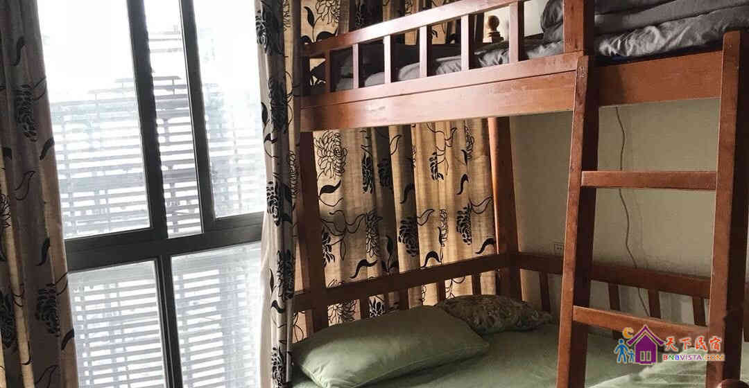 清新女生四人间床位房