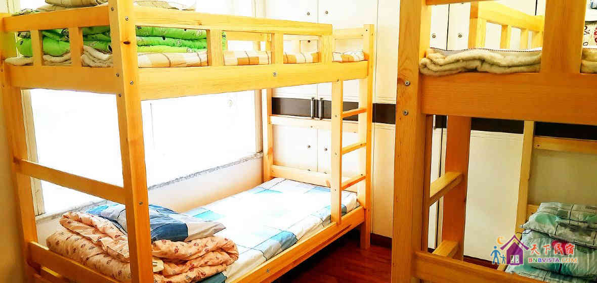 上下铺四人(床位间)