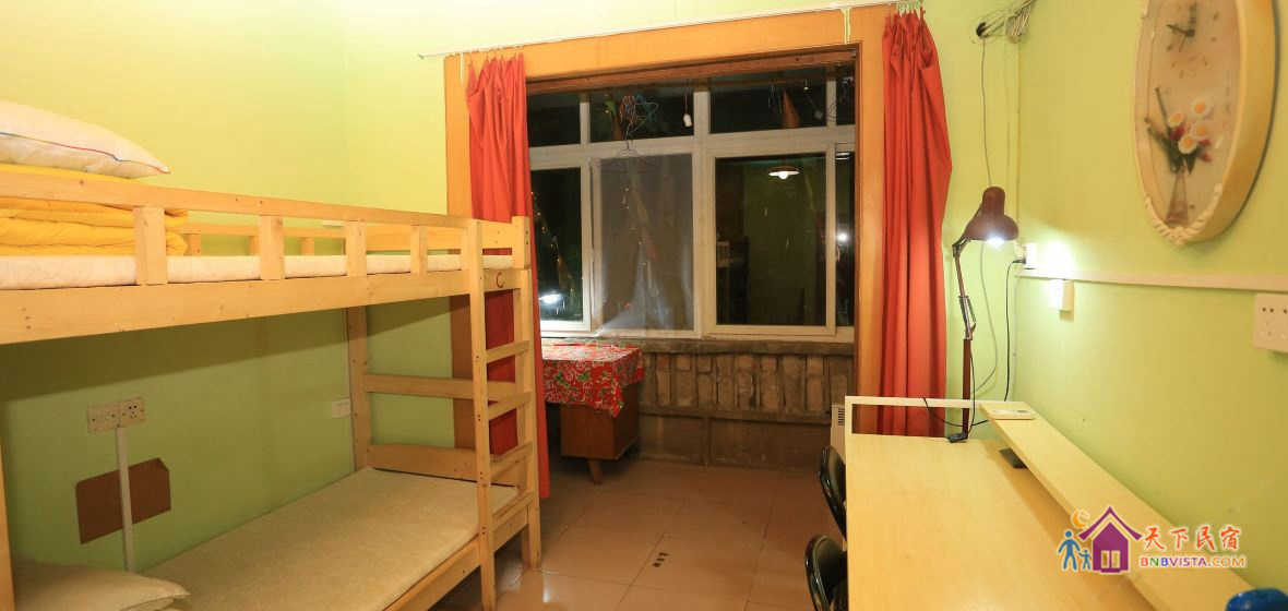 男生四人间(床位)