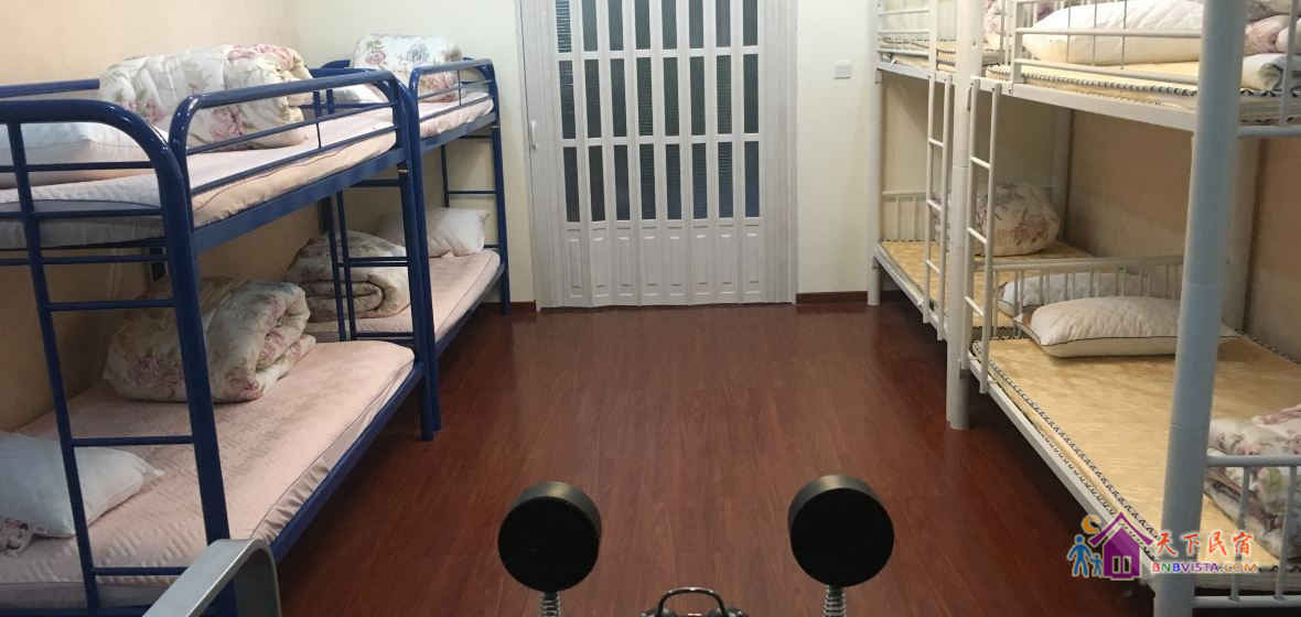 夜景男生特惠八人间