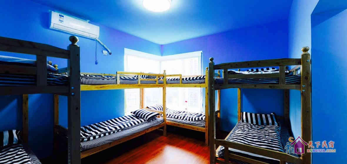 蓝色星空观景多人间