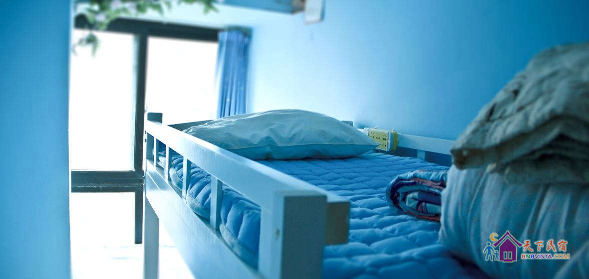 蓝色天空二人间上下铺-床位